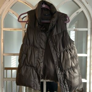 Gap puffer vest size medium